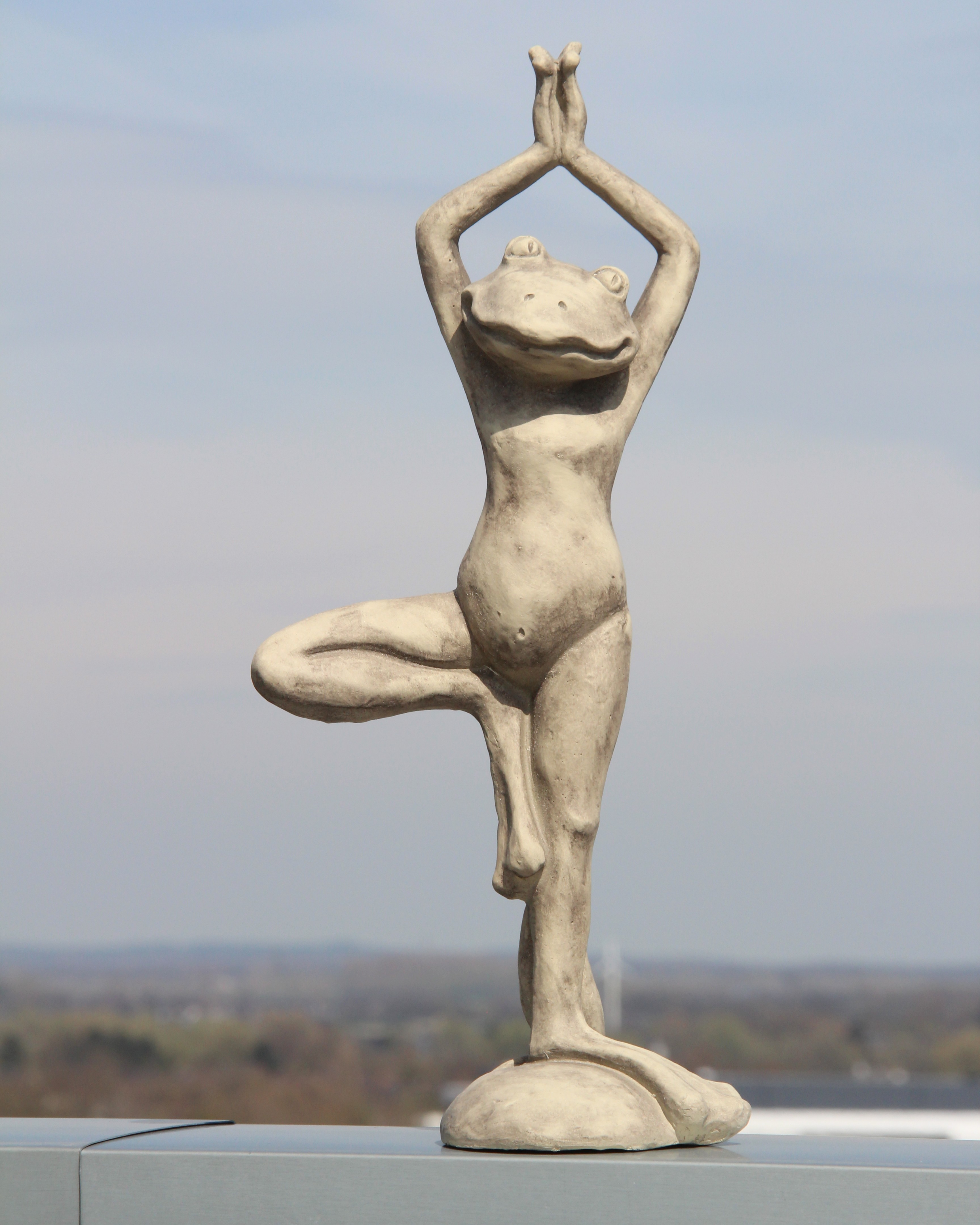 Gartenskulptur | YOGA-FROSCH – Der Baum